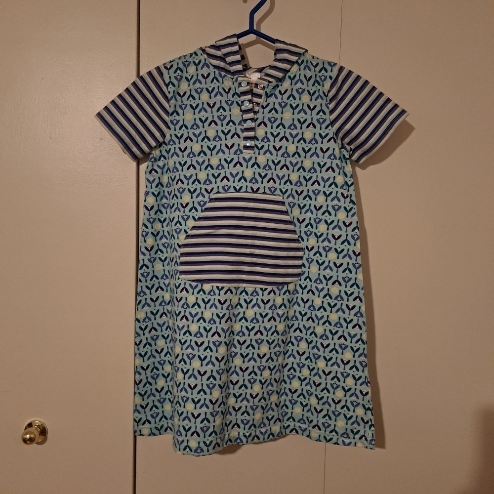 Hanna Andersson girls hooded dress size 10, has front pocket